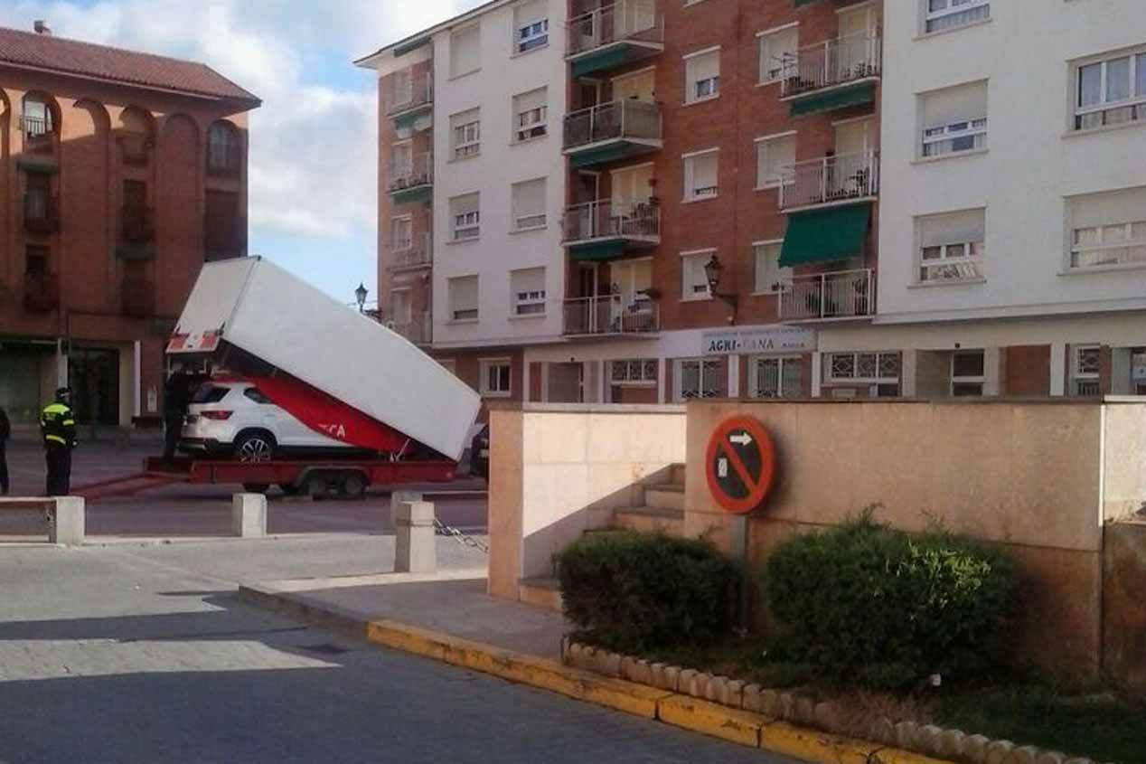 Las imágenes de la llegada del Seat Ateca a su pueblo