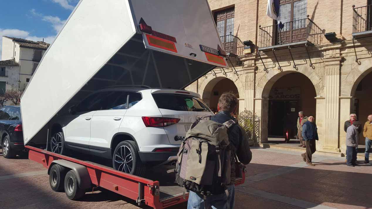 Las imágenes de la llegada del Seat Ateca a su pueblo