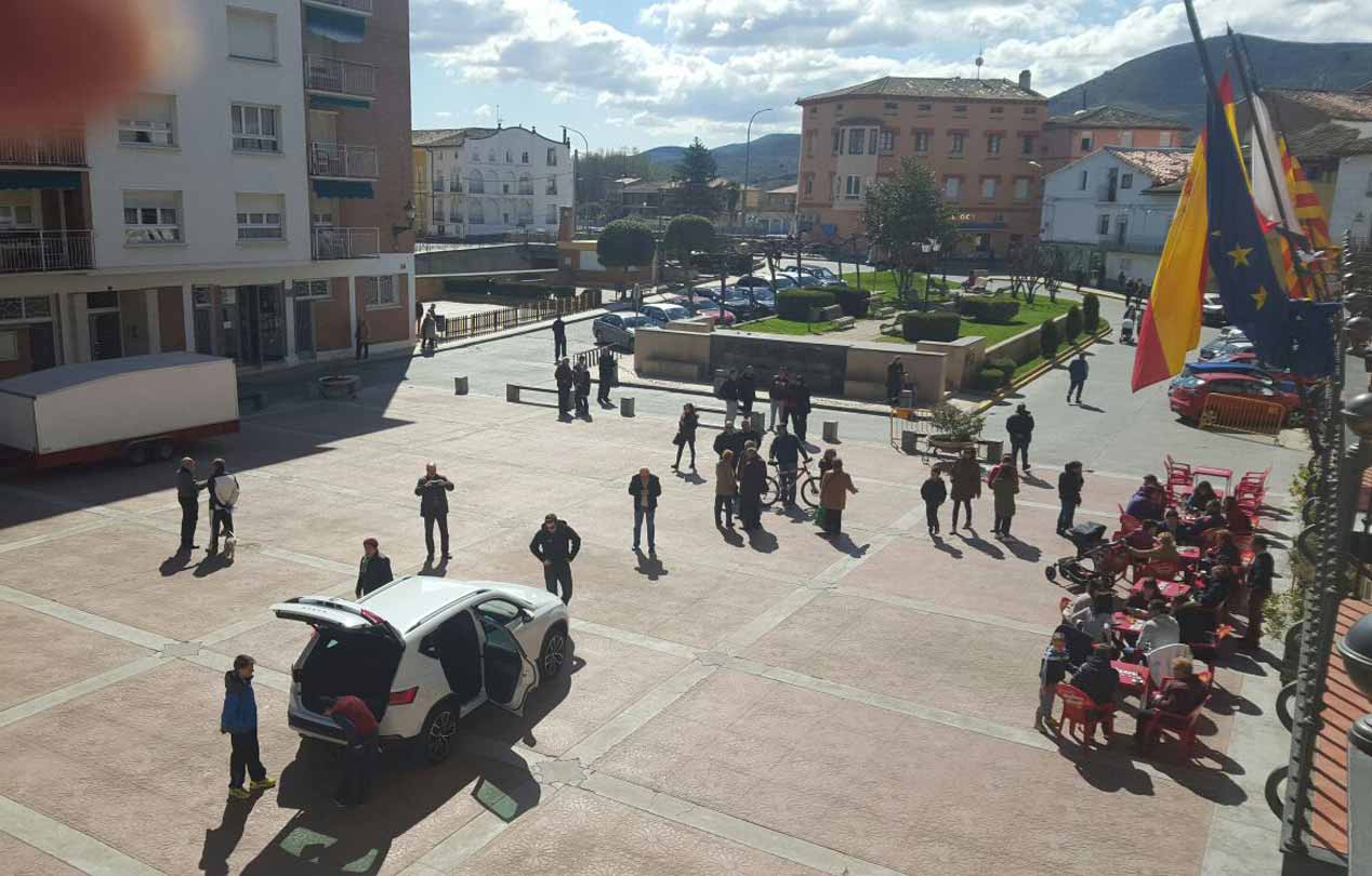 Las imágenes de la llegada del Seat Ateca a su pueblo