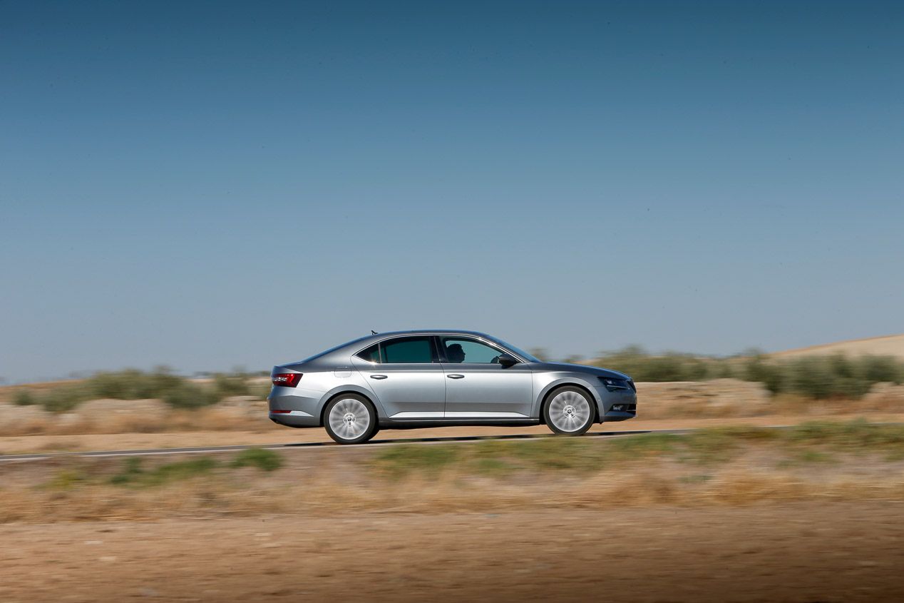 Skoda Superb y Volkswagen Passat 2.0 TDI 150, consanguinidad