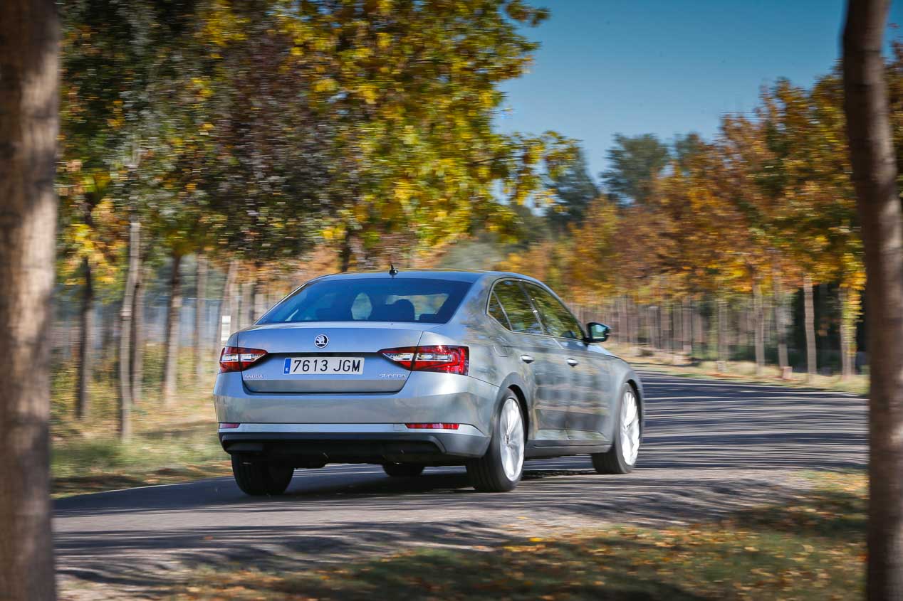 Skoda Superb y Volkswagen Passat 2.0 TDI 150, consanguinidad