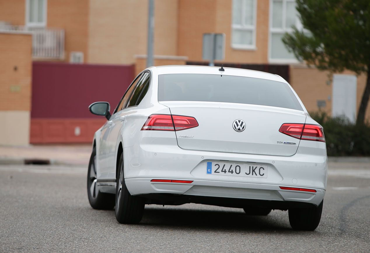 BMW 316d vs Volkswagen Passat 1.6 TDI: berlinas ultra eficientes
