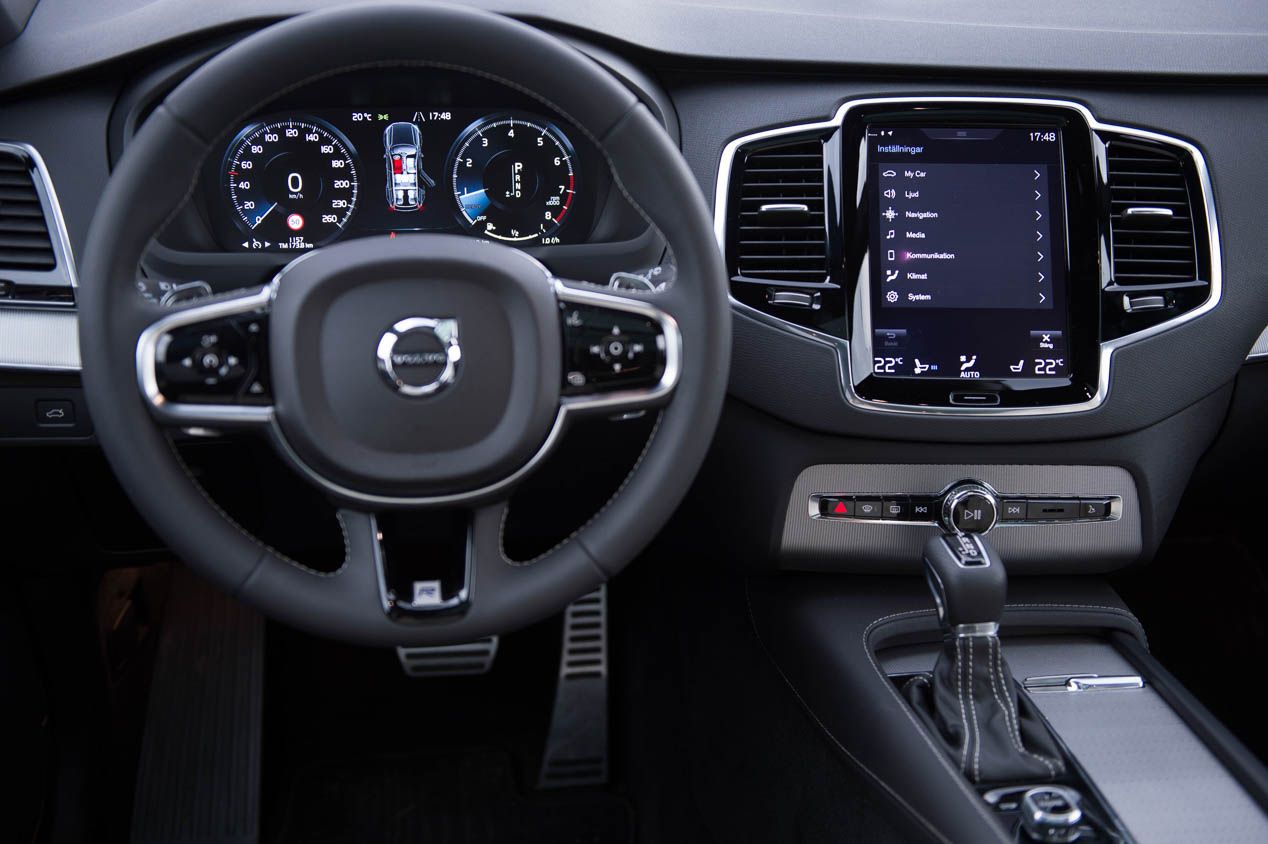 Volvo recarga el XC90 híbrido con el asfalto