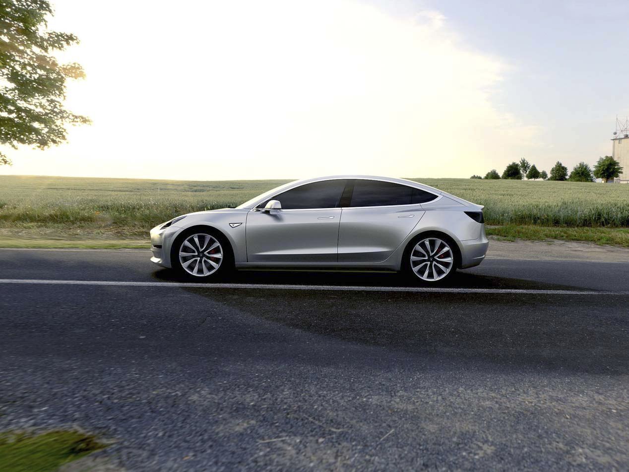 Tesla Model 3 y Lada XRAY: ¿qué tienen en común?