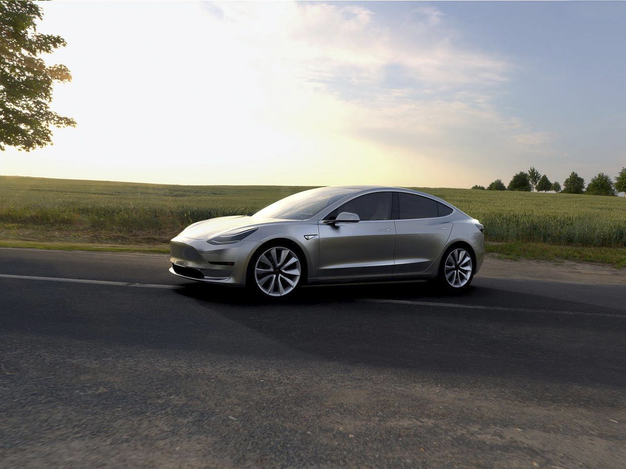 Tesla Model 3 y Lada XRAY: ¿qué tienen en común?