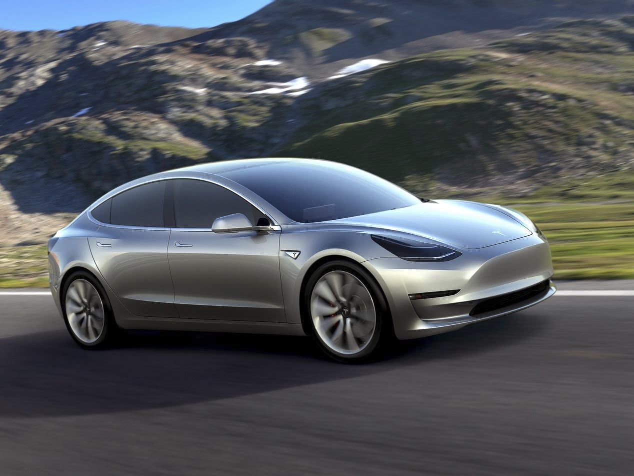 Tesla Model 3 y Lada XRAY: ¿qué tienen en común?