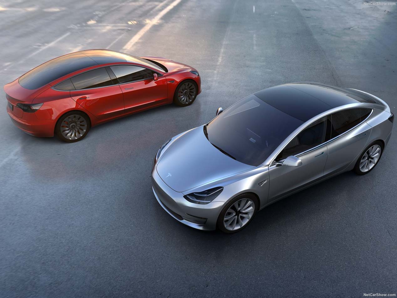 Tesla Model 3 y Lada XRAY: ¿qué tienen en común?