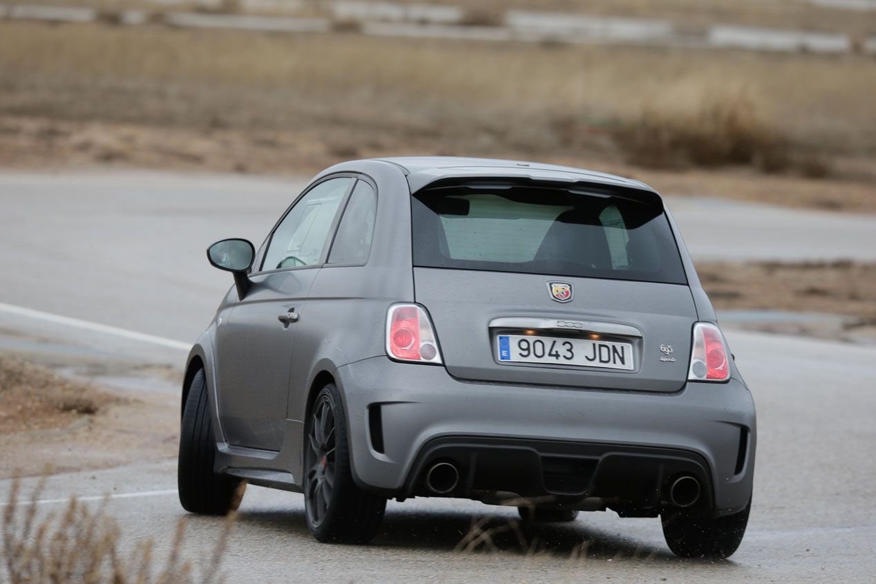 Abarth 695 Biposto, a prueba el pequeño gran escorpión