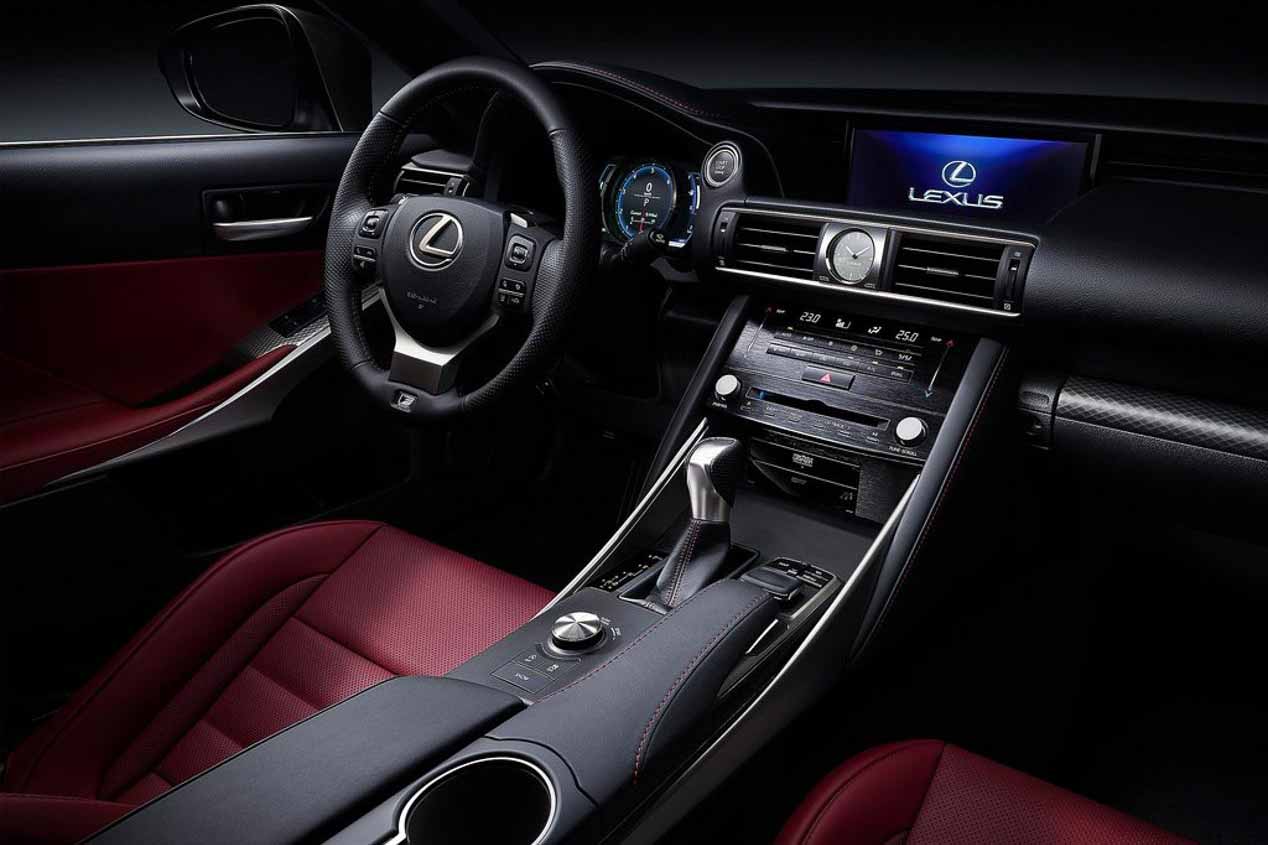 Lexus IS: la berlina media de Lexus actualiza su diseño