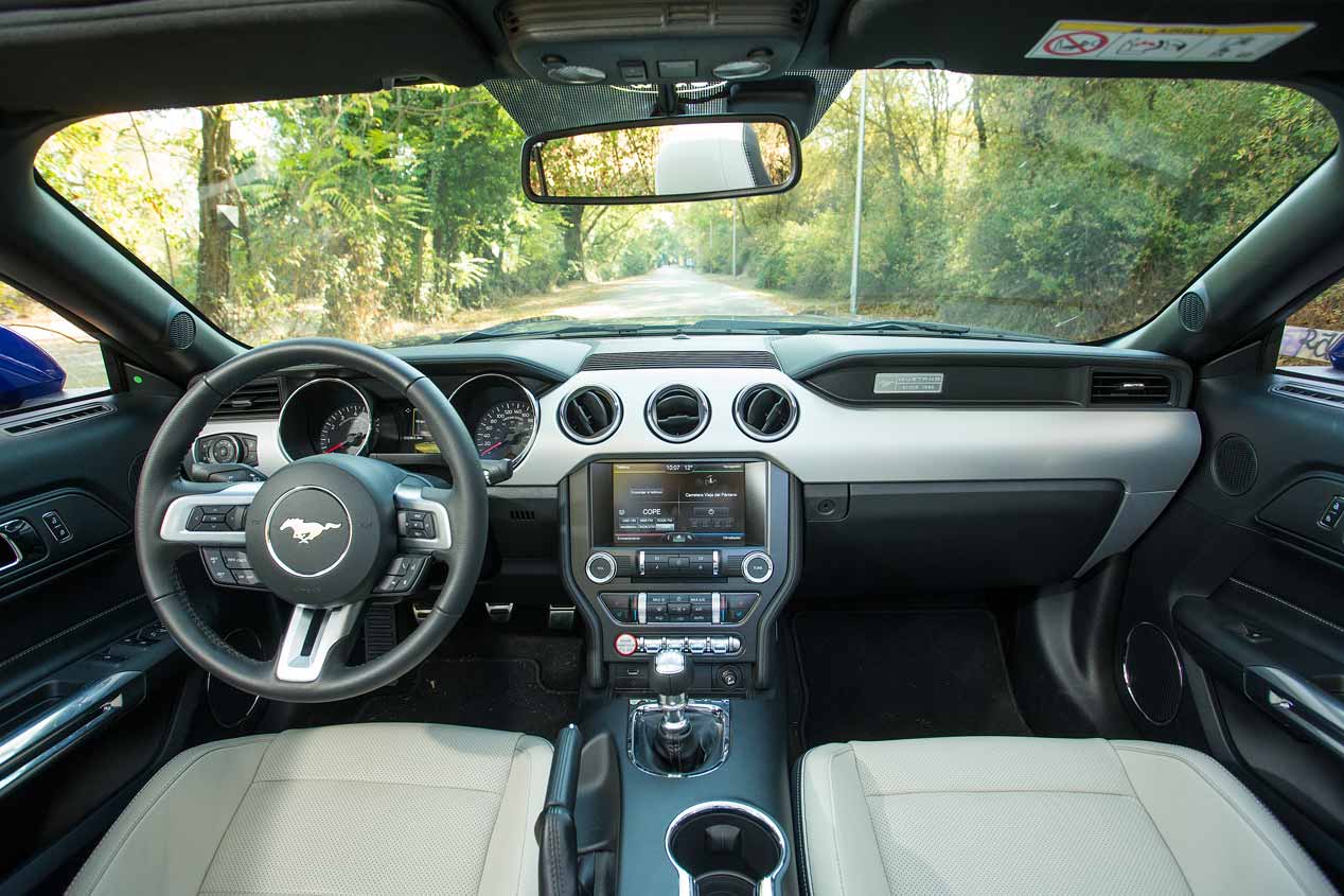 Ford Mustang descapotable V8, en imágenes
