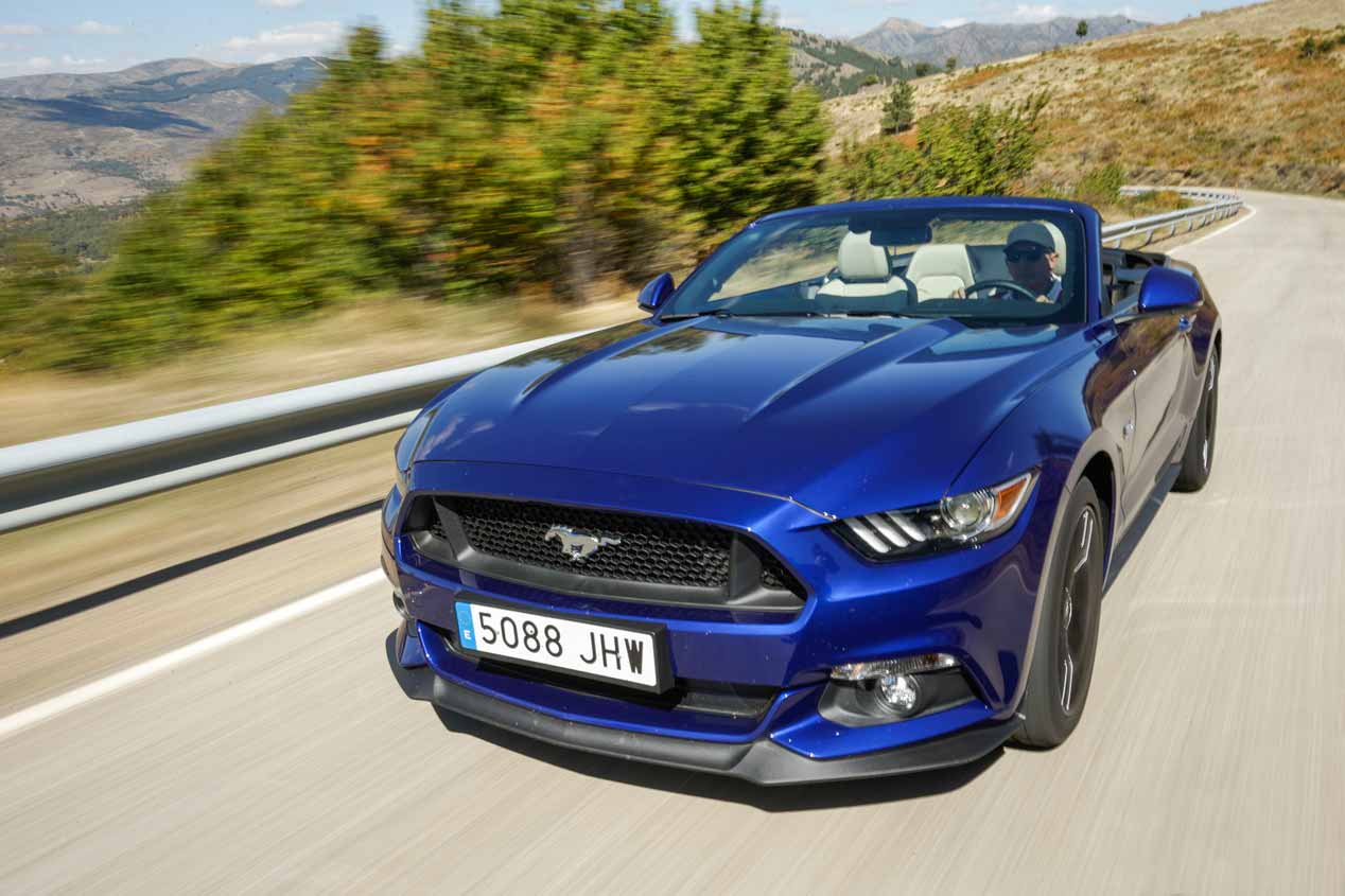 Ford Mustang descapotable V8, en imágenes