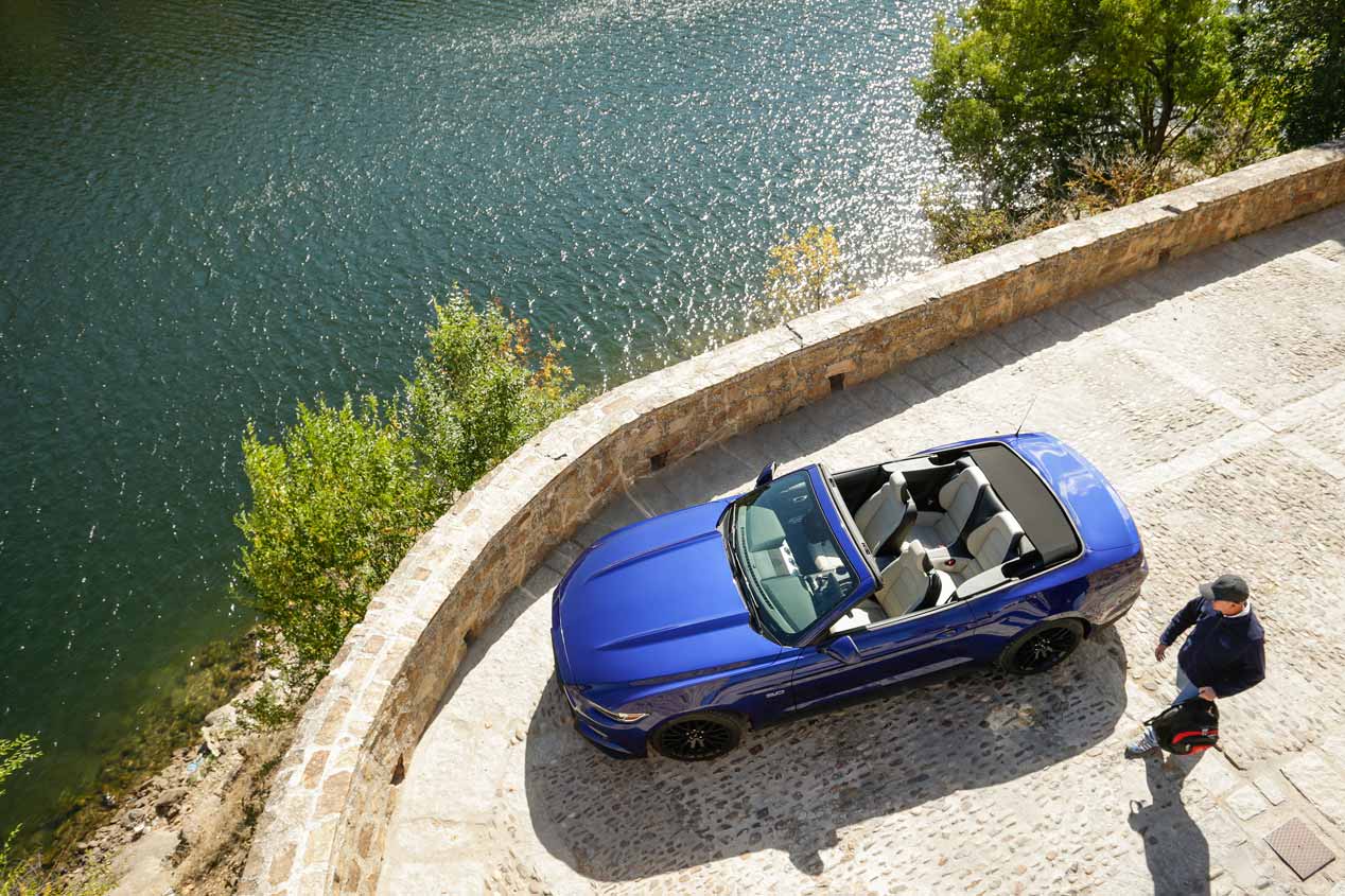 Ford Mustang descapotable V8, en imágenes