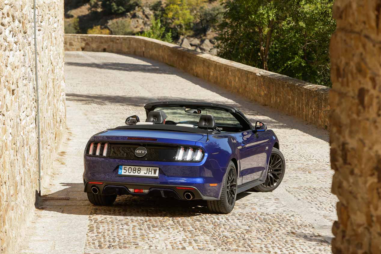 Ford Mustang descapotable V8, en imágenes