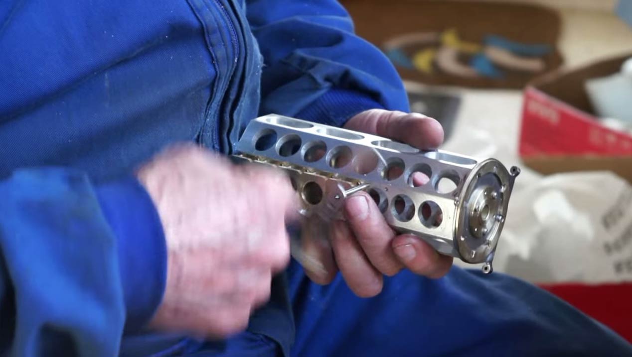 Motores Patelo ya trabaja en una sala de máquinas de un trasatlántico en miniatura