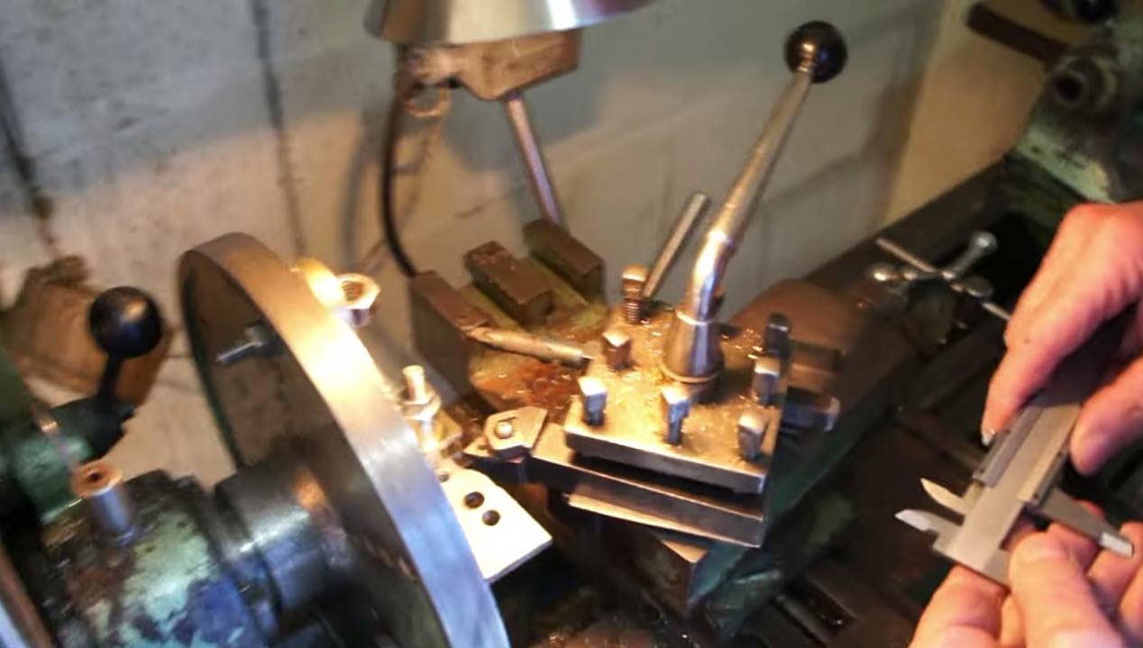 Motores Patelo ya trabaja en una sala de máquinas de un trasatlántico en miniatura