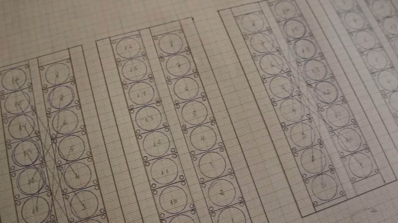 Motores Patelo ya trabaja en una sala de máquinas de un trasatlántico en miniatura