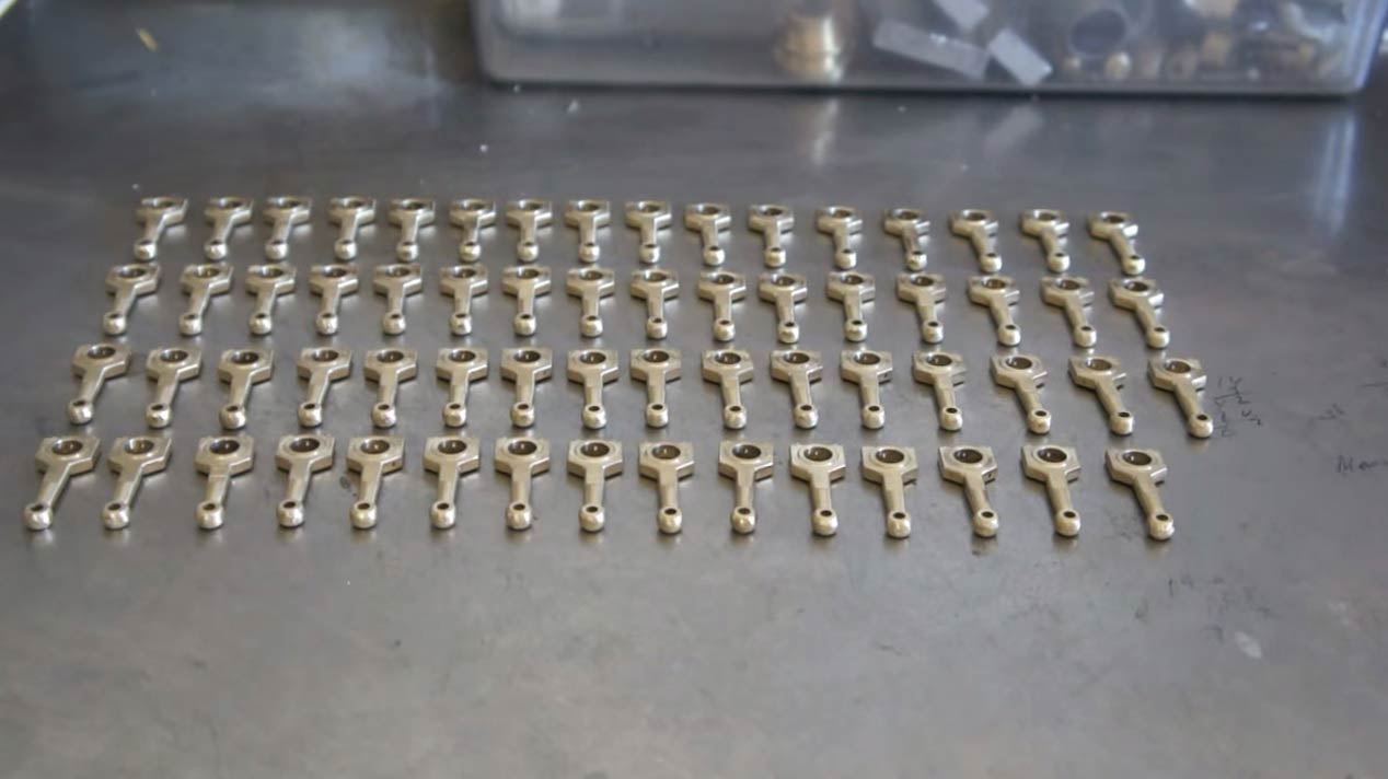 Motores Patelo ya trabaja en una sala de máquinas de un trasatlántico en miniatura