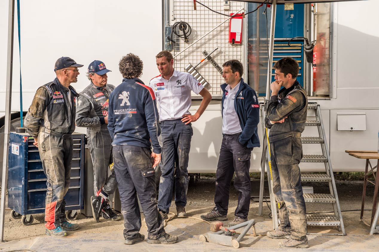 Carlos Sainz, en la puesta a punto del Peugeot 208 T16 R5 en Portugal
