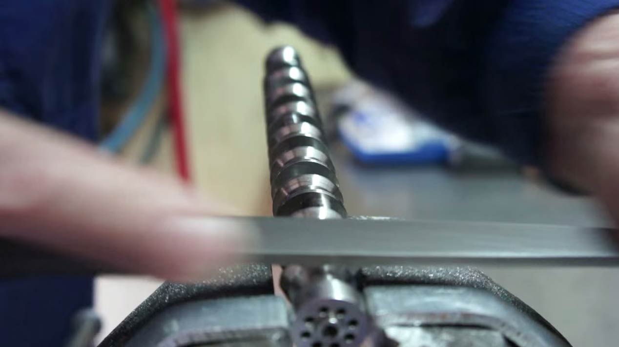 Motores Patelo ya trabaja en una sala de máquinas de un trasatlántico en miniatura