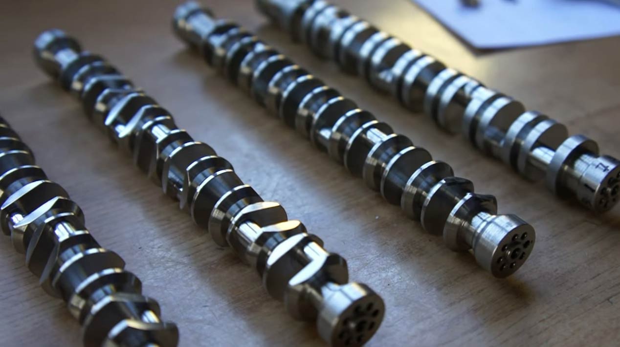 Motores Patelo ya trabaja en una sala de máquinas de un trasatlántico en miniatura