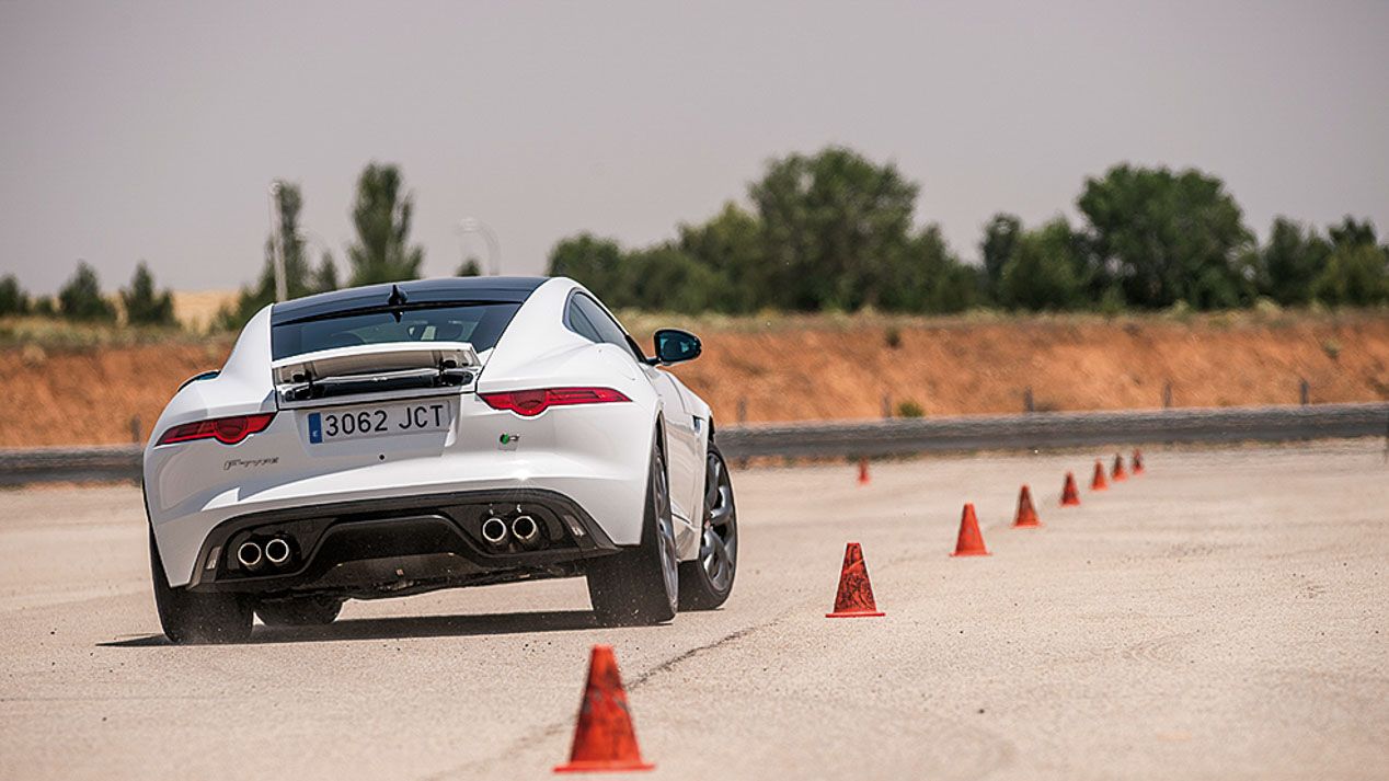 Comparativa: Jaguar F-Type R Coupé vs Mercedes AMG GT S