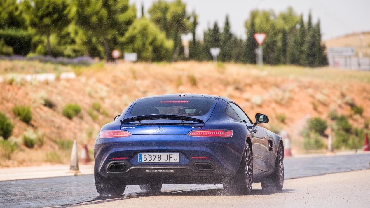 Comparativa: Jaguar F-Type R Coupé vs Mercedes AMG GT S