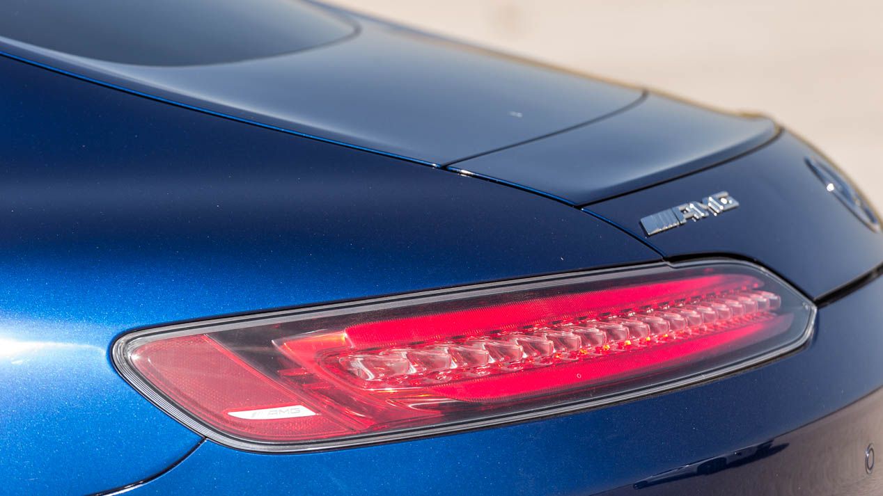 Comparativa: Jaguar F-Type R Coupé vs Mercedes AMG GT S