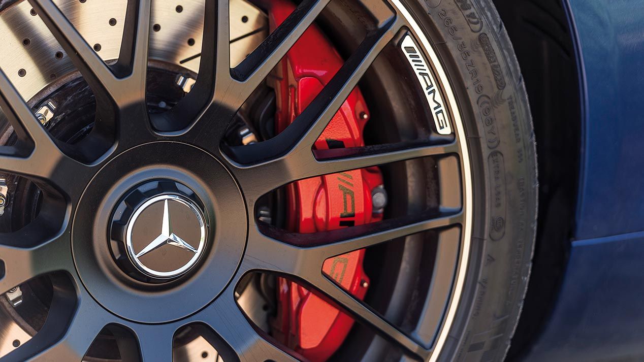 Comparativa: Jaguar F-Type R Coupé vs Mercedes AMG GT S