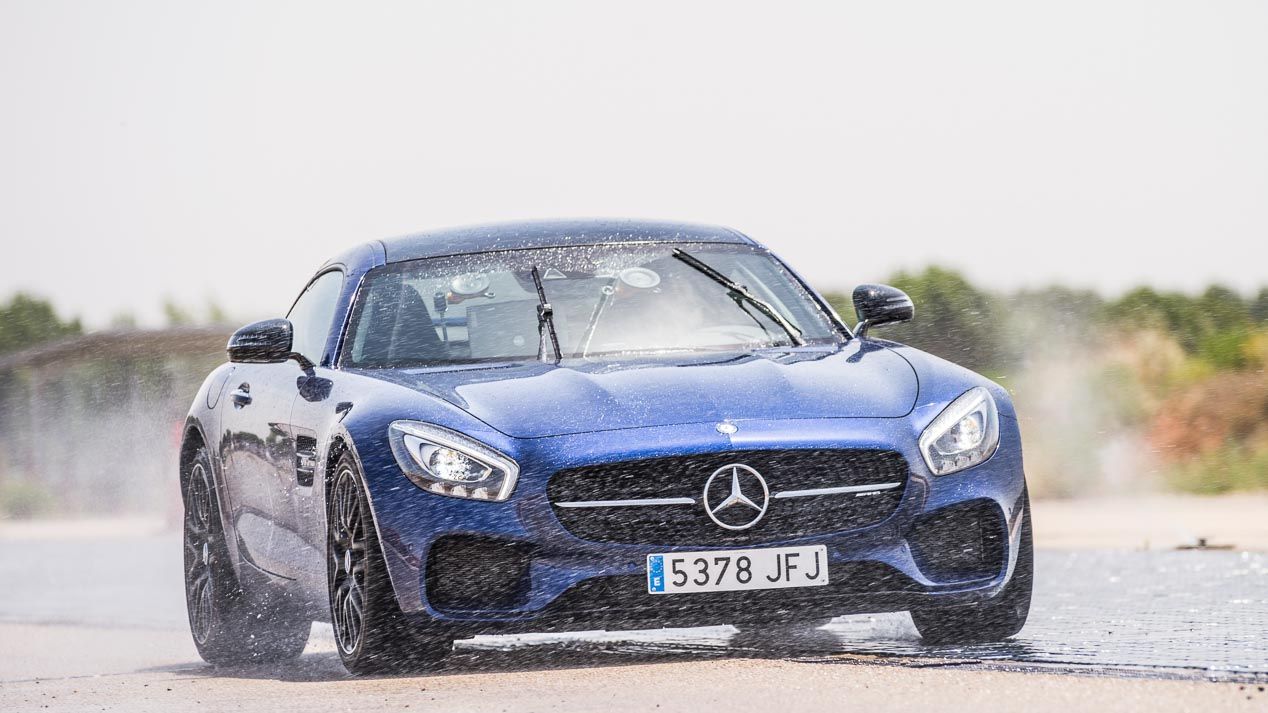 Comparativa: Jaguar F-Type R Coupé vs Mercedes AMG GT S