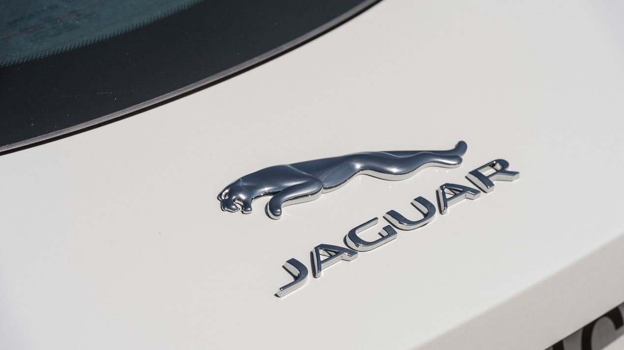 Comparativa: Jaguar F-Type R Coupé vs Mercedes AMG GT S