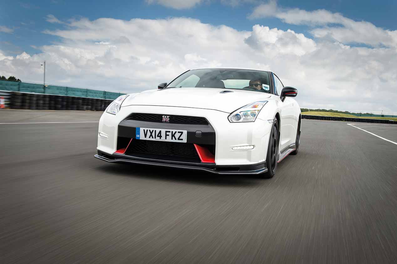 Nissan Gt R Nismo Y Nissan Juke R 2 0 Nissan Gt R Nismo Y Nissan Juke R 2 0