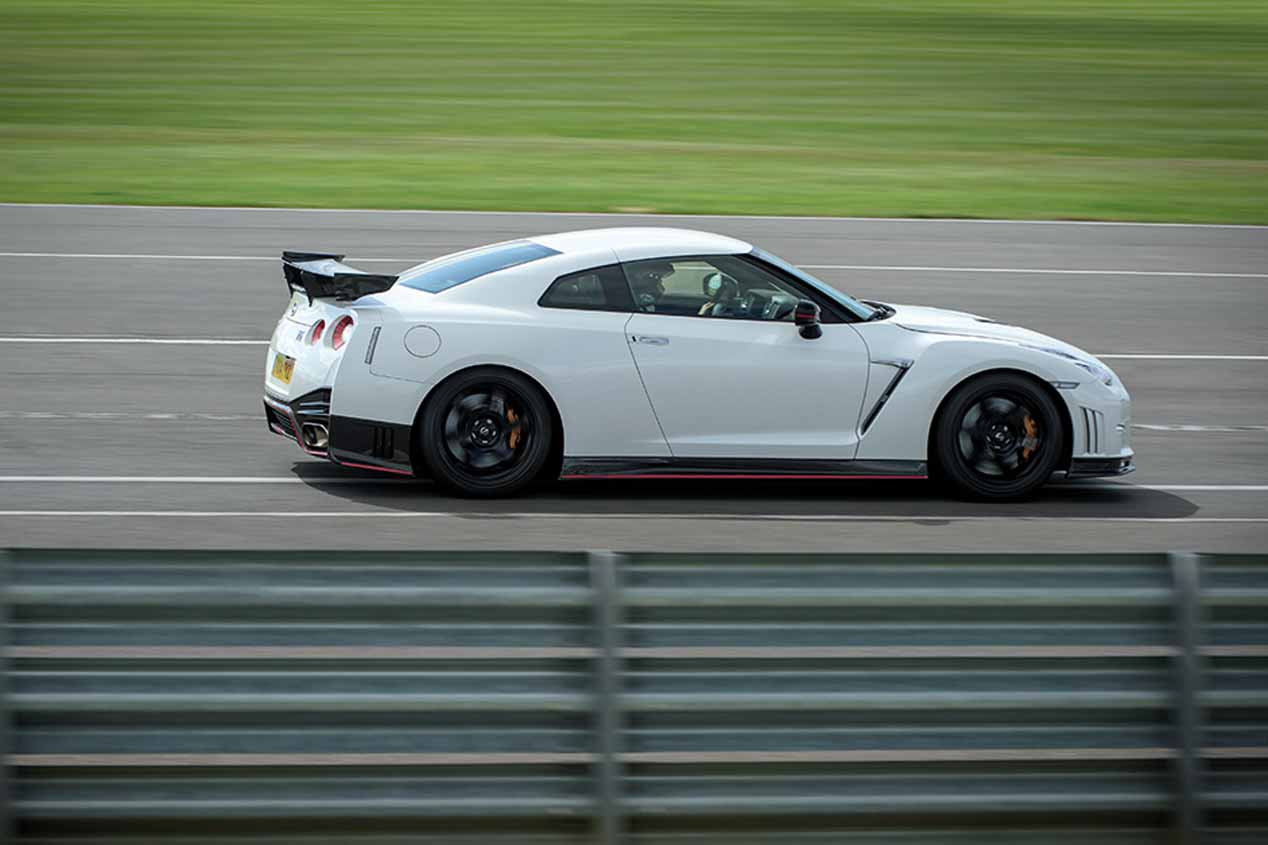 Nissan GT-R Nismo y Nissan Juke R 2.0