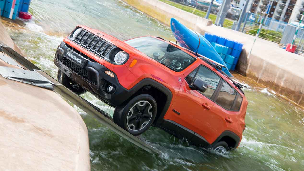 Un Jeep Renegade entre aguas bravas: como pez en el agua