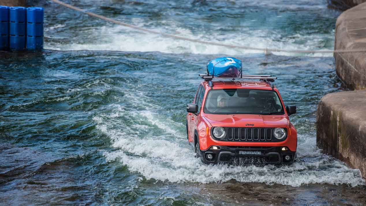 Un Jeep Renegade entre aguas bravas: como pez en el agua