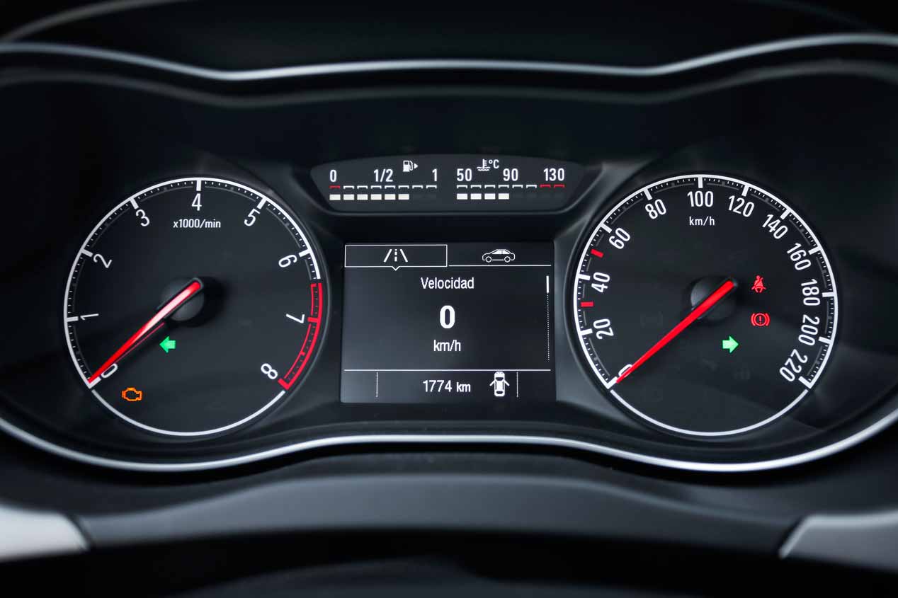 Prueba del Opel Corsa 1.0 Turbo y Toyota Yaris 100