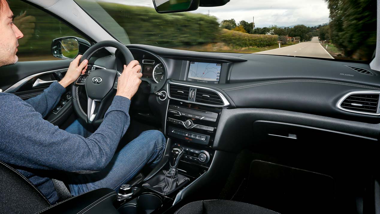 Comparativa: BMW 116d ED vs Infiniti Q30 1.5d