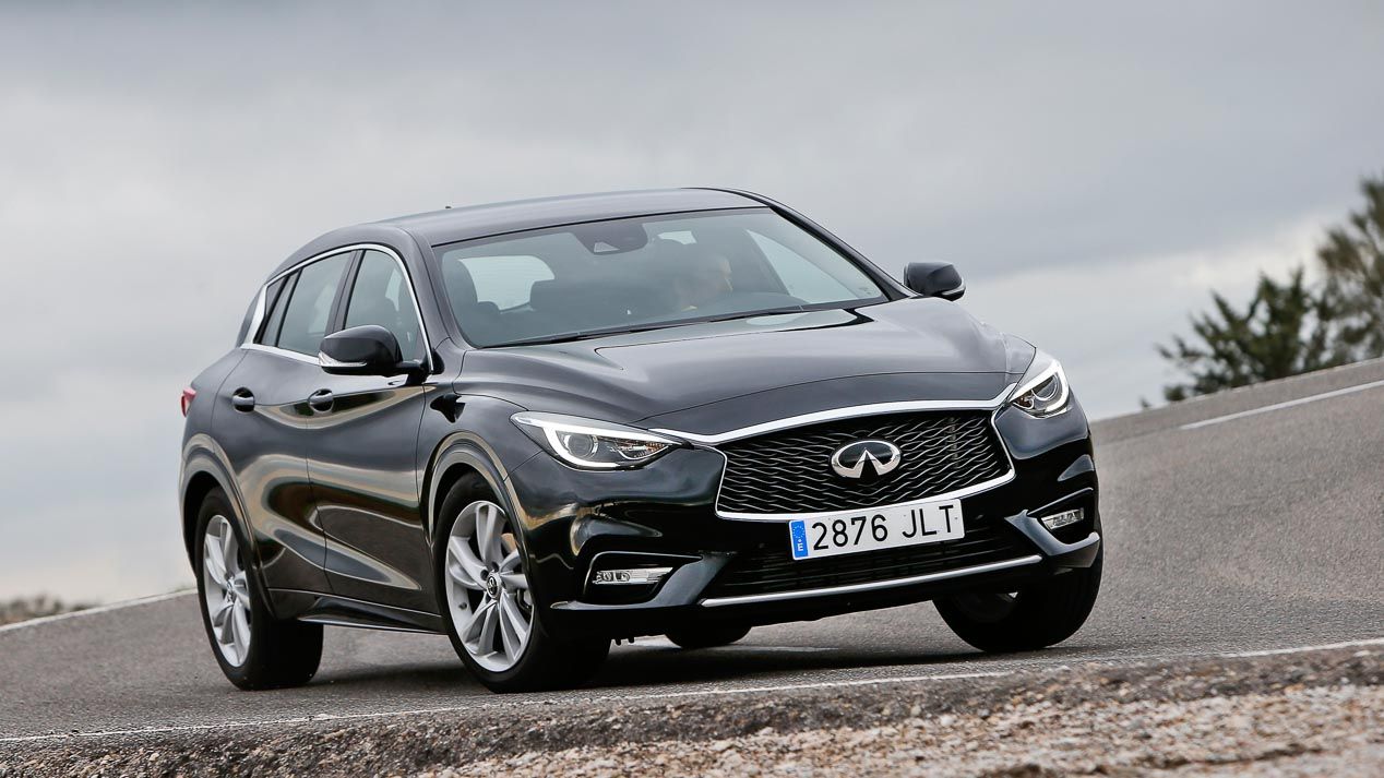 Comparativa: BMW 116d ED vs Infiniti Q30 1.5d