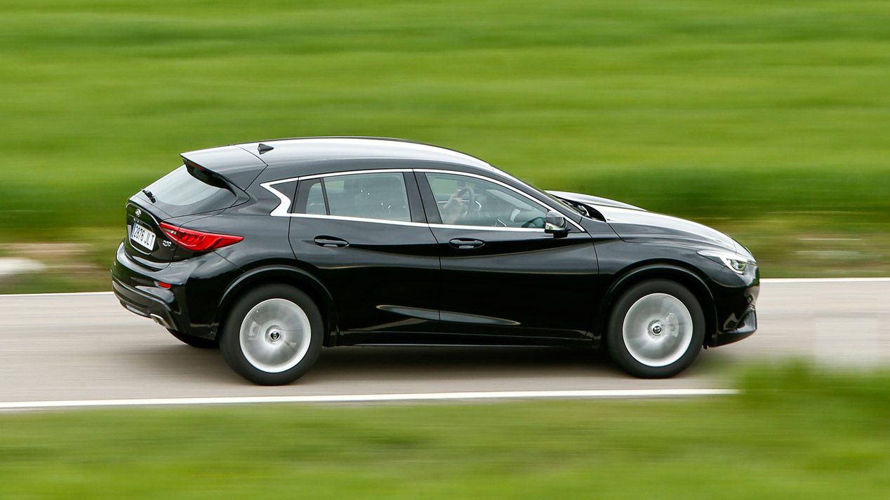 Comparativa: BMW 116d ED vs Infiniti Q30 1.5d