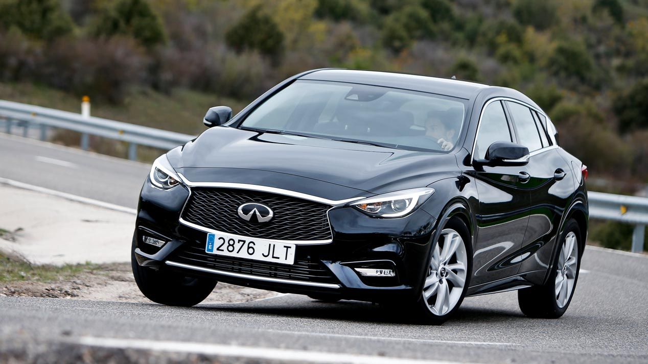 Comparativa: BMW 116d ED vs Infiniti Q30 1.5d