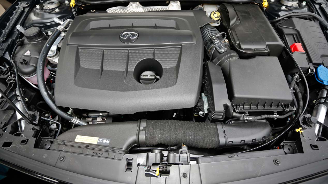 Comparativa: BMW 116d ED vs Infiniti Q30 1.5d