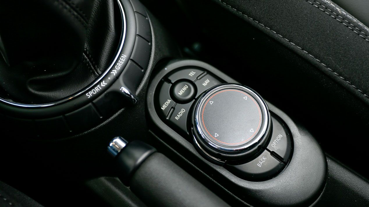 Title: Mini One 5p. frente a Audi A1 Sportback 1.0 TFSi Ultra