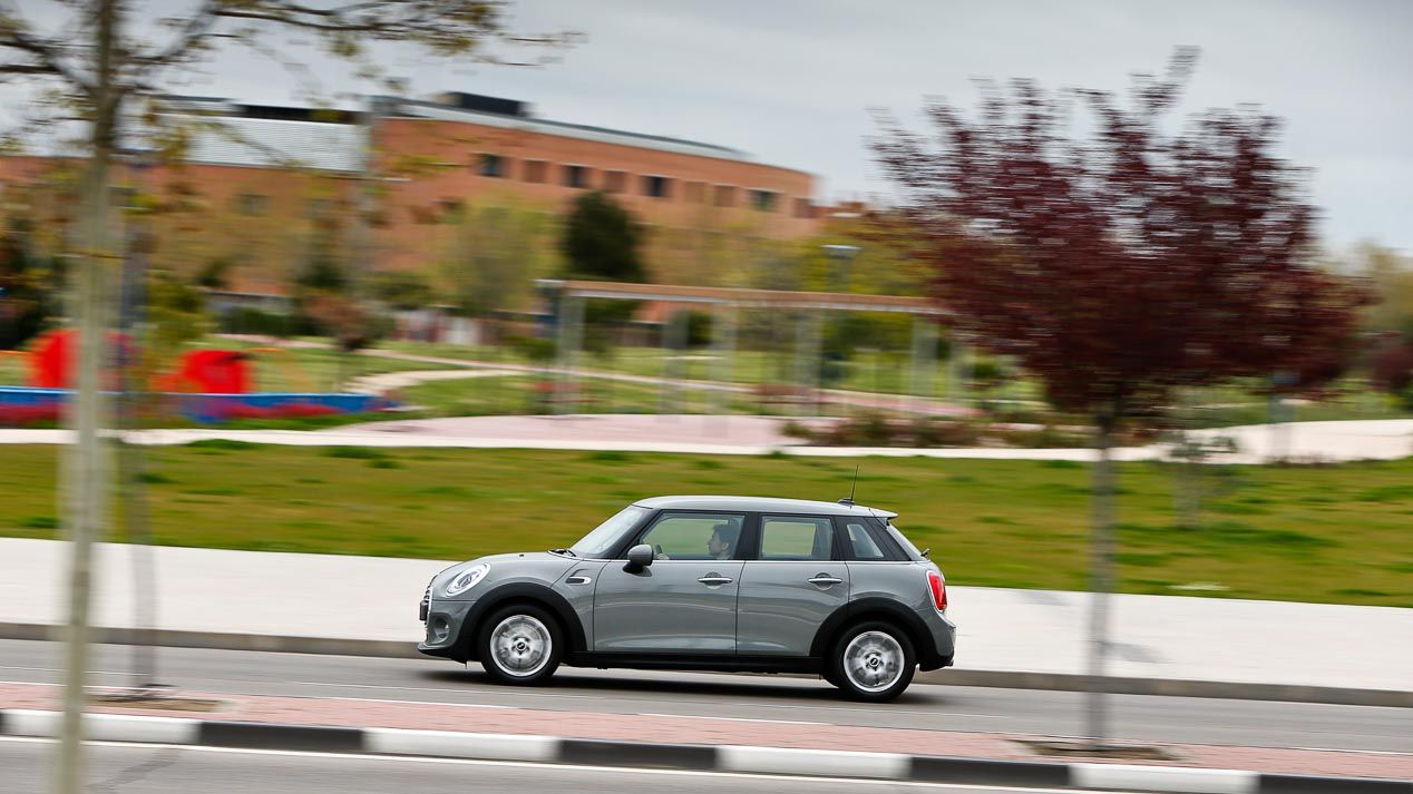 Title: Mini One 5p. frente a Audi A1 Sportback 1.0 TFSi Ultra