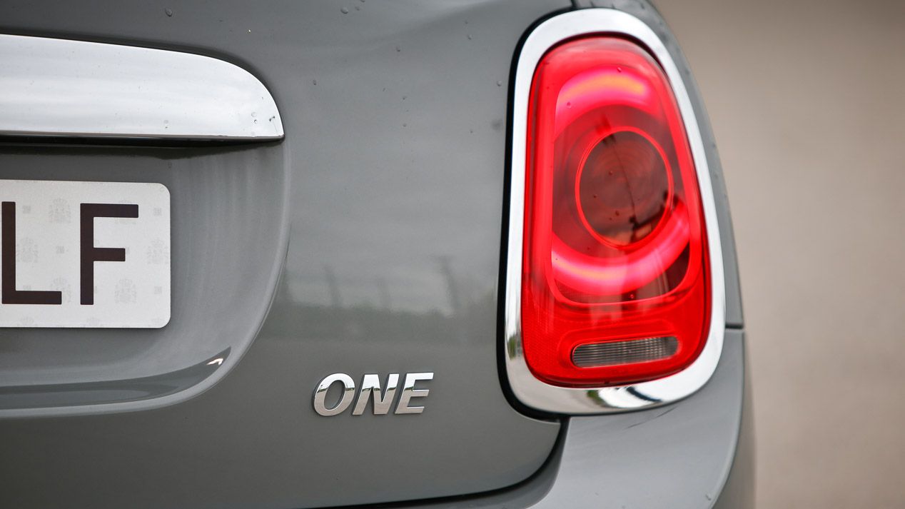 Title: Mini One 5p. frente a Audi A1 Sportback 1.0 TFSi Ultra