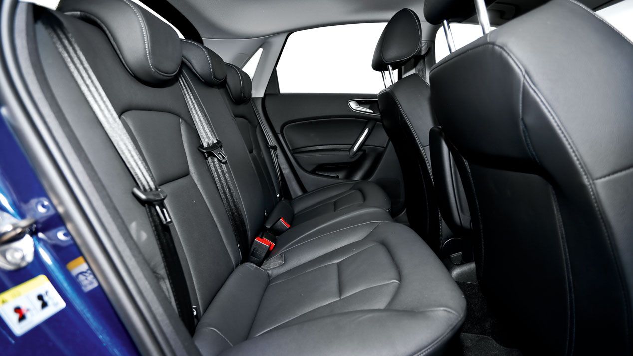 Title: Mini One 5p. frente a Audi A1 Sportback 1.0 TFSi Ultra