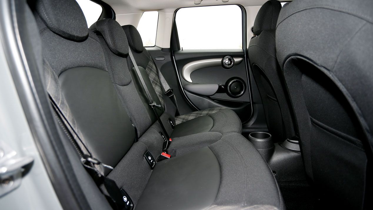 Title: Mini One 5p. frente a Audi A1 Sportback 1.0 TFSi Ultra