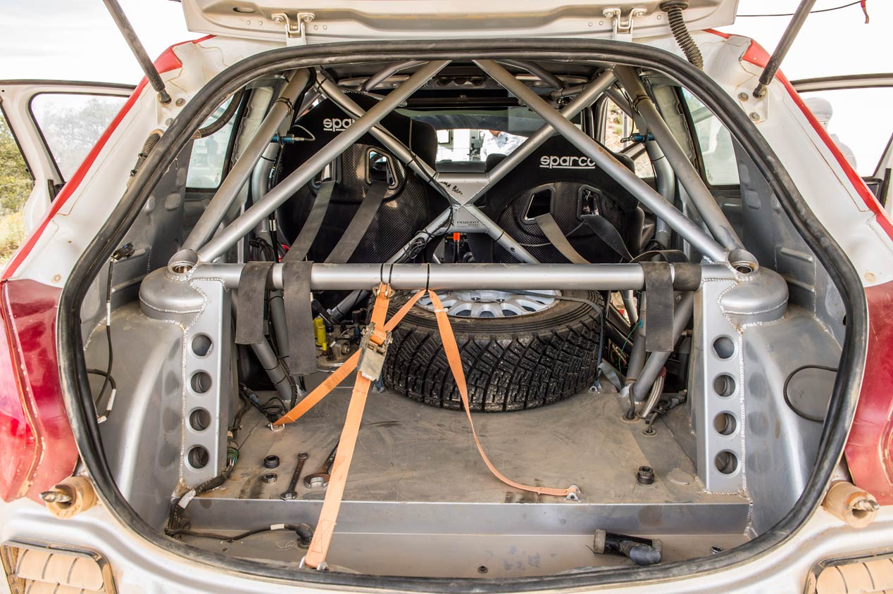 Una jornada de test con Cohete Suárez y el Peugeot 208 T16 R5 en Portugal