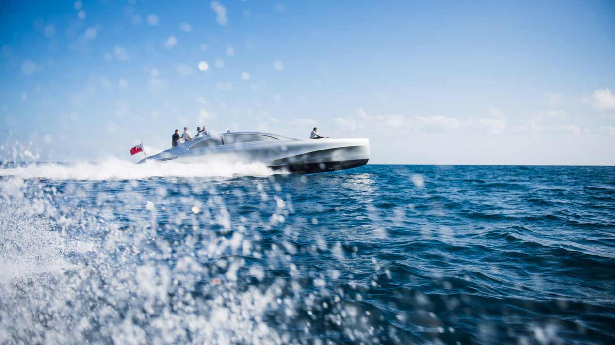 Los transporte de lujo de Mercedes por tierra, mar y aire
