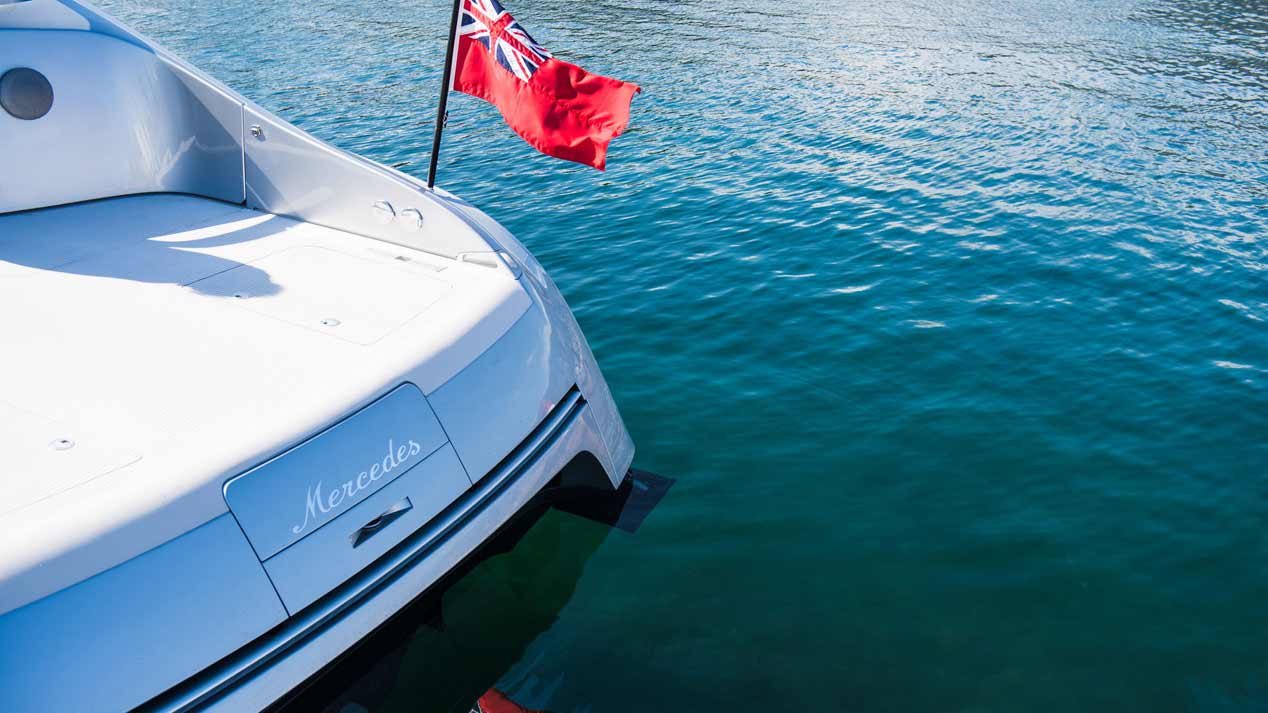 Los transporte de lujo de Mercedes por tierra, mar y aire