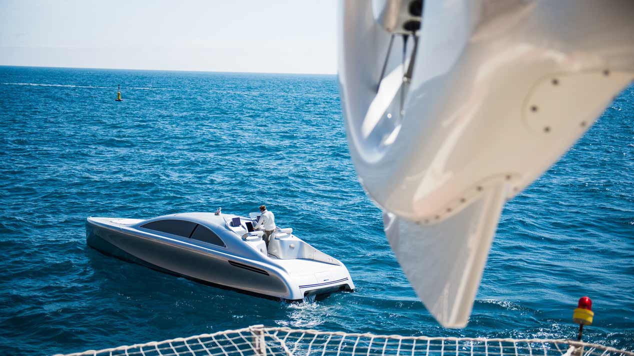 Los transporte de lujo de Mercedes por tierra, mar y aire
