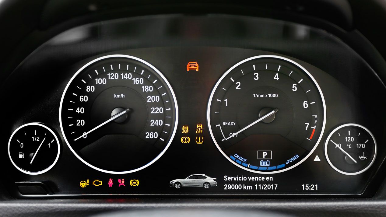 BMW 330e vs Volkswagen Passat GTE